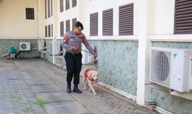 *Jelang-Kenaikan-Isa-Almasih-Polres-Tanjung-Perak-Sterilisasi-Sejumlah-Gereja*